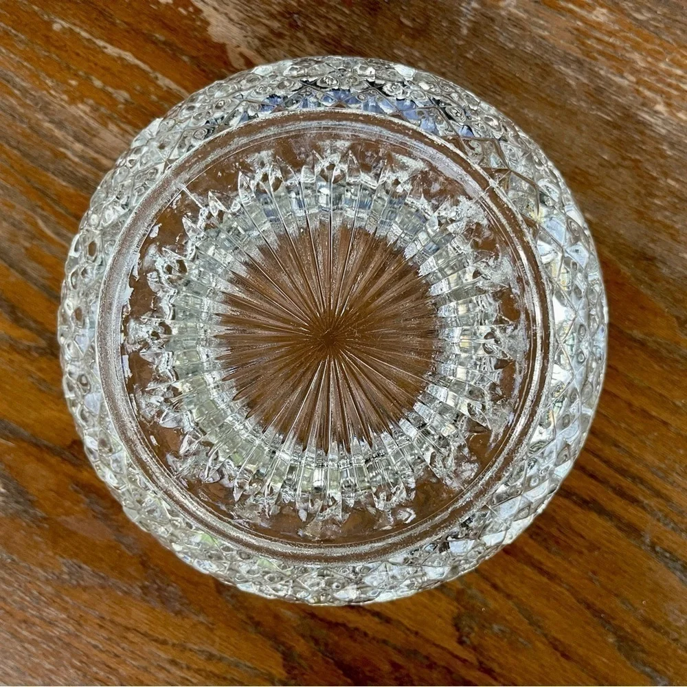VINTAGE, ANCHOR HOCKING,10” WEXFORD GLASS BOWL WITH SCALLOPED RIM.10”W X 5 7/8”H